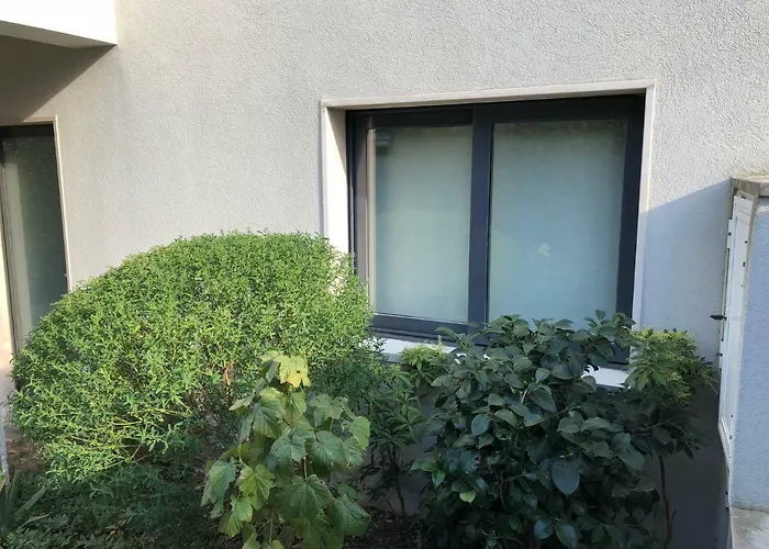 Annex Bedroom - Garden